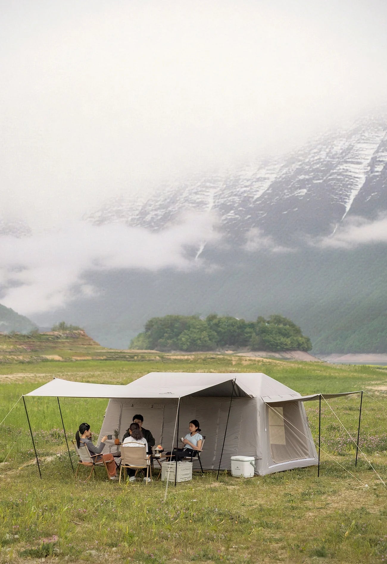 MOUNTAINHIKER Outdoor Inflatable Camping Tent – Large 5–8 Person (Hand Pump)