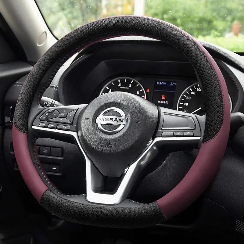 Steering wheel cover suitable for nissan
